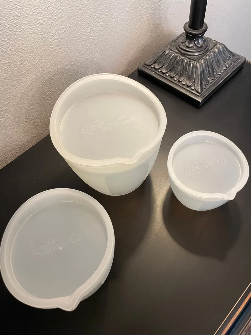 Like New The Pampered Chef Set of 3 Silicone Prep Measuring Bowls with Lids